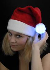 Weihnachtsmütze mit leuchtendem Pompon 