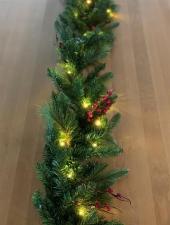 LED Outdoor Tannengirlande mit 35 LED, dekoriert mit Beeren:270 cm x 28 cm, grün 