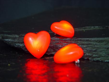 Coeur clignotant: avec broche et batterie:3,5 x 4 cm, rouge 